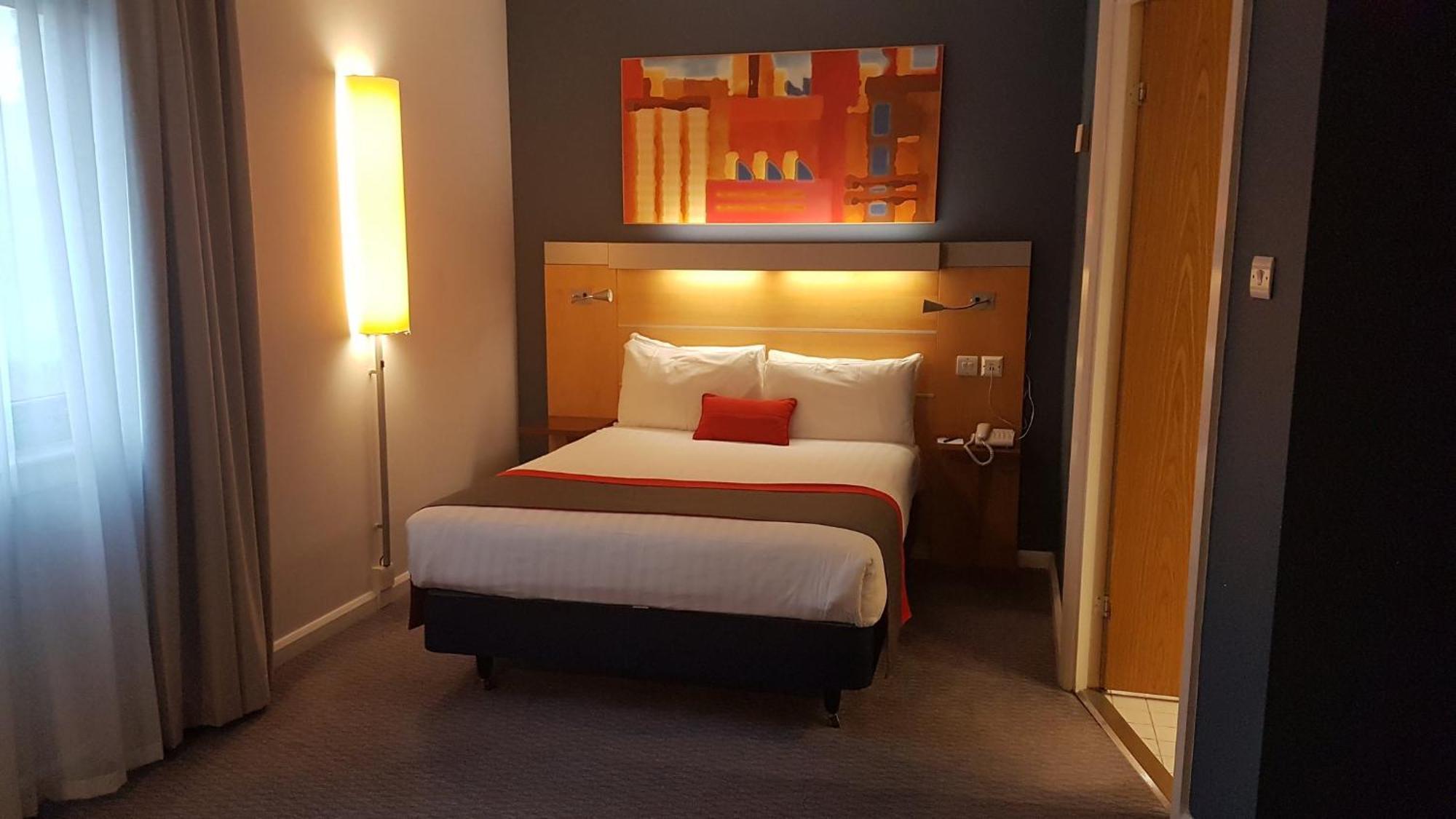 Hotel Express London By Ihg 3*