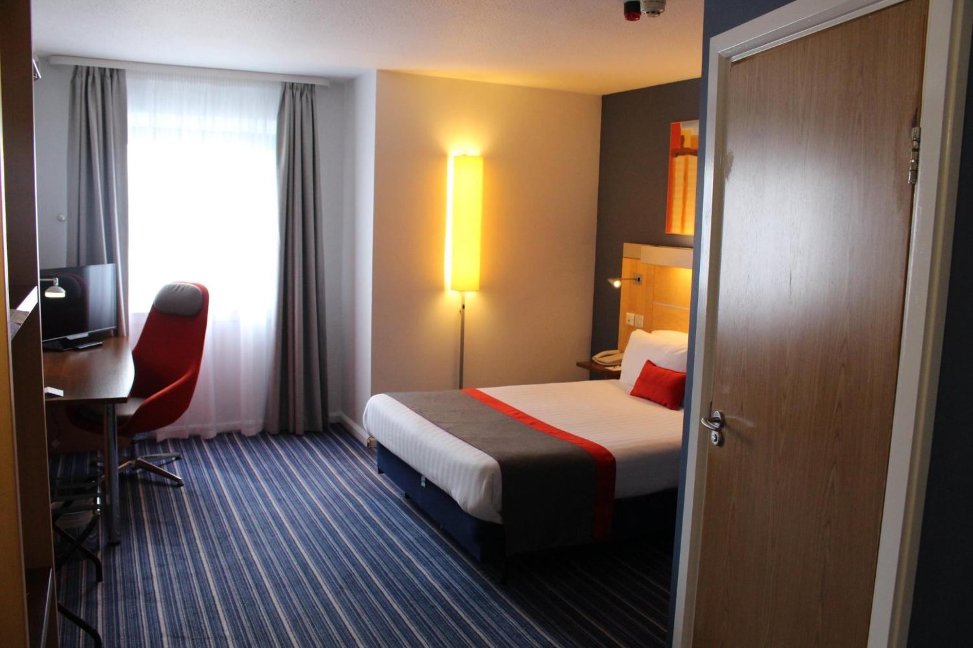 Express London By Ihg Hotel 3*