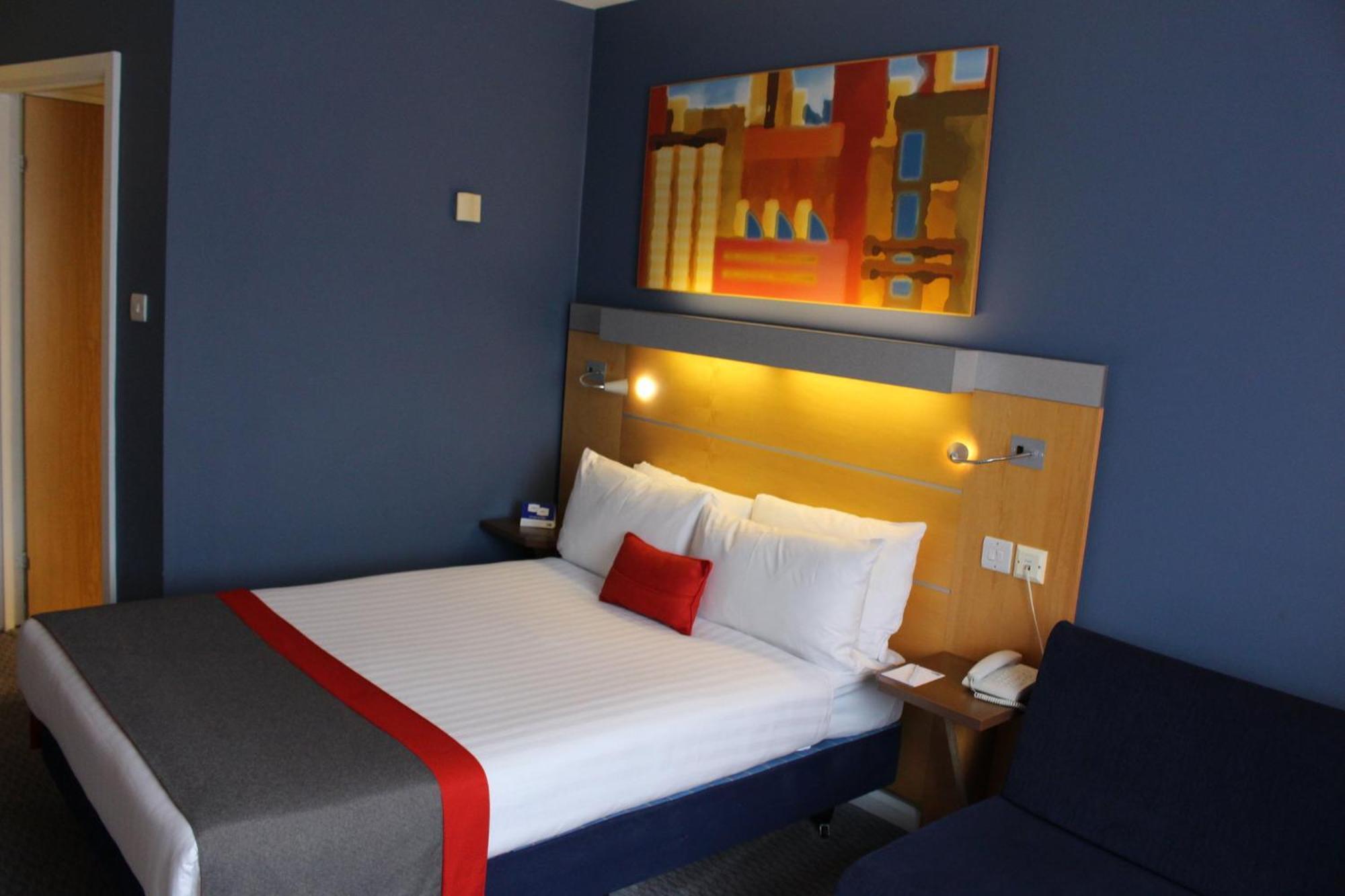 Hotel Express London By Ihg 3*